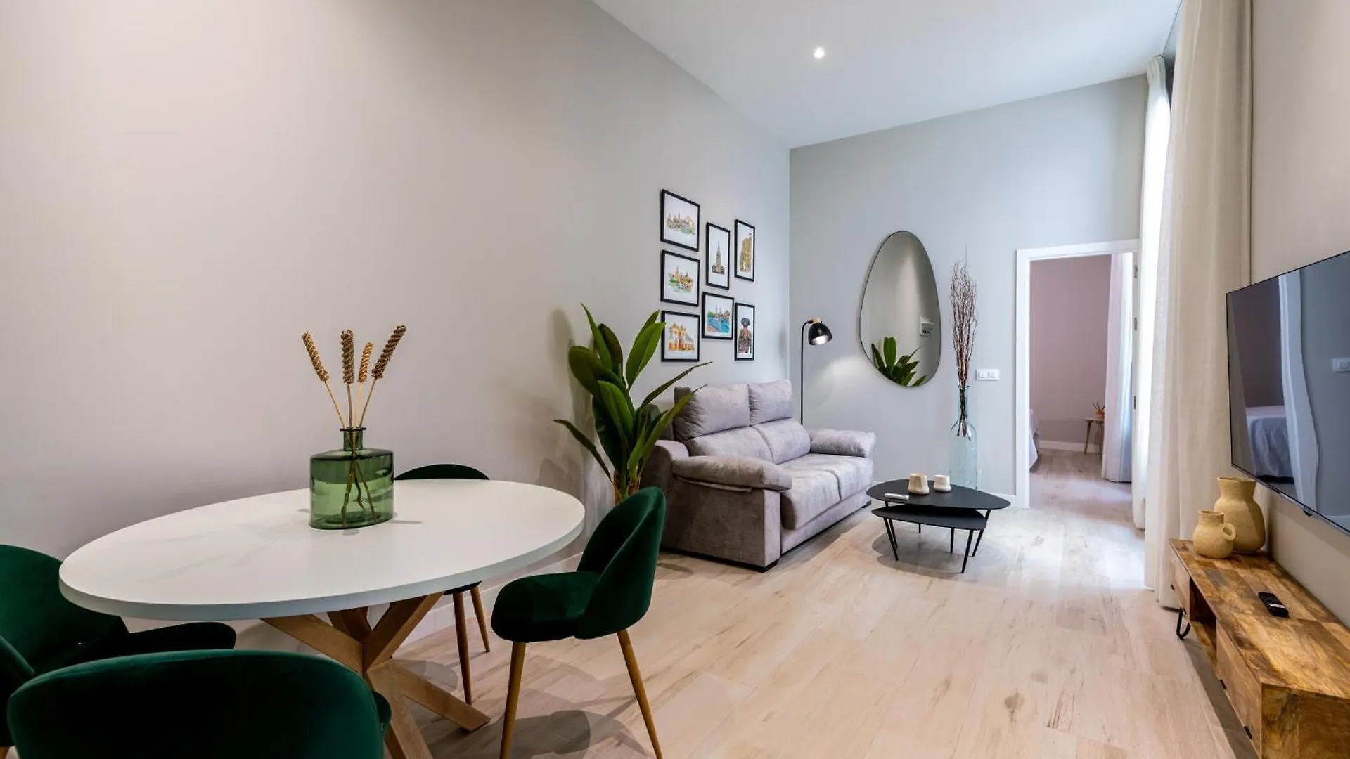 Lägenhet Rentalsevilla Plaza De San Quintin II